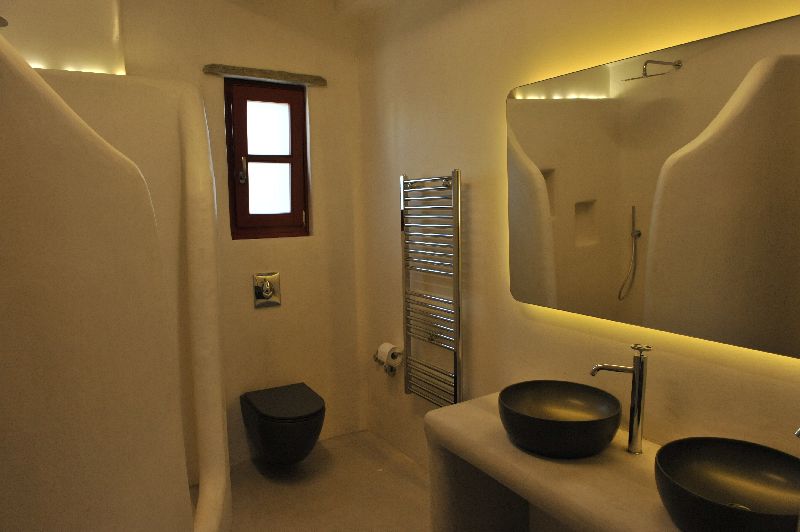 Marathi Mykonos bathroom